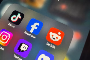 Naujas socialinis tinklas sprogo populiarumu, bet jau skęsta skandale