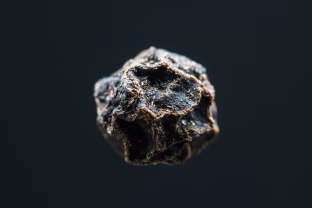 Atradimas, kuris keičia mūsų supratimą apie senovės meistrus: ar jie dirbo su metalu iš kosmoso?