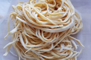 Visą gyvenimą makaronus virėte neteisingai: viena taisyklė, kad jie niekada nesuliptų