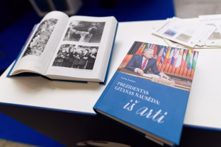 Nausėda neplanuoja dalyvauti Knygų mugėje: ar tai atsakas į protestą?