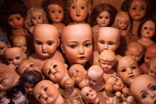 Šokiruojantis tyrimas: platformoje aptiktos į vaikus panašios sekso lėlės sukrėtė Briuselį