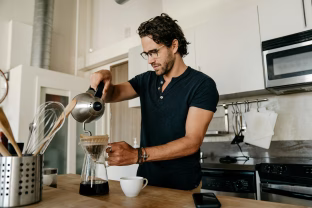 Nebežinosite kur dėti tiek pinigų: rytiniai ritualai, kurie gali iš esmės pakeisti jūsų gyvenimą