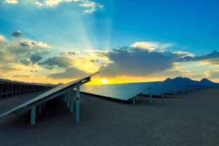 Proveržis saulės energetikoje: šis naujas junginys gali visam laikui pakeisti organines baterijas