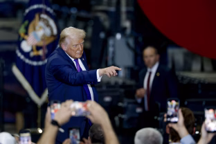 Lemiamas sprendimas Vašingtone: ar Trumpas galėjo įvesti muitus be Kongreso sutikimo?