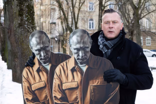 Vilniuje surengta ketvirtoji akcija „Put in Jail“: pademonstruota Putino figūra su antrankiais