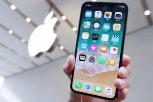 „iPhone“ jubiliejaus belaukiant: „Apple“ ruošiasi grandioziniam pristatymui, sulauksime gausybės naujovių