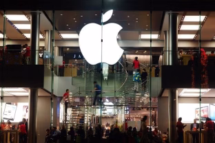 „Apple“ rezultatai pranoko visų lūkesčius, metų pradžioje užfiksuoti rekordiniai rezultatai