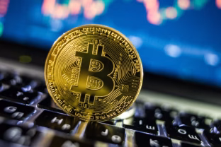Bitkoinas šovė į dar neregėtas aukštumas: jau prognozuojama pusės milijono kainą ir tai dar ne viskas
