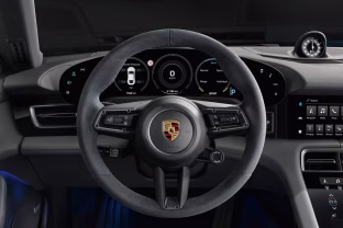 „Porsche“ problemos niekaip nesibaigia: gamintojas ir vėl nukėlė elektrinių „Boxster“ ir „Cayman“ pristatymą