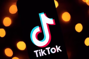 „TikTok“ tinkle plinta naujas šiurpą keliantis iššūkis: paauglių išmonė baigiasi gaisrais ir sprogimais