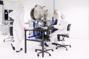 Tarptautinė palydovų kūrėjų „NanoAvionics“ sėkmė: per metus – partnerystė su NASA, naujos rinkos technologijos ir 3 nauji biurai