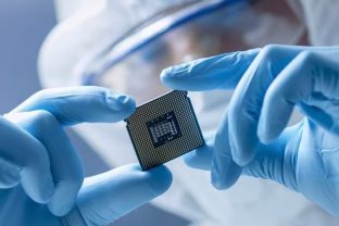 Beprecedentis sprendimas: vyriausybė perima kinų lustų gamintoją, siekia apsaugoti jautrią technologiją