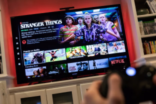 „Netflix“ neatlaikė didžiulės įtampos, kas išties nutiko per „Stranger Things 5“ premjerą?