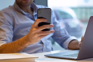 Pastebėjote vieną iš šių ženklų savo telefone? Veiksmų būtina imtis tučtuojau, galite prarasti net ir pinigus