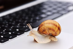 Ar jūsų kompiuteris staiga pradėjo veikti lėčiau? „Microsoft“ pagaliau atskleidė tikrąsias to priežastis