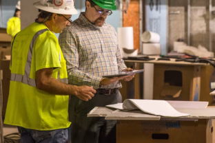 Pasirengimas darbui, persirengimas specialiais drabužiais ar kasos perėmimas yra jūsų darbo laikas