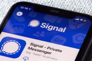 „Signal” vadovės perspėjimas: dirbtinio intelekto agentai kelia grėsmę privatumui ir demokratijai