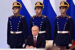 Putinas jau visai išprotėjo? Kremliaus aplinkos žmonės atskleidžia, ar pasaulio likimą lemia haliucinacijos