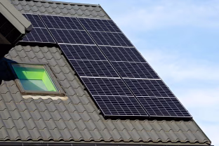 Mokėkite už elektrą mažiau arba nieko: tai tampa populiariausiu pasirinkimu Lietuvoje