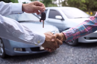 Ketinantiems pirkti naudotą automobilį – svarbios naujienos: atsakė į klausimą, ar mažės naudotų automobilių kainos
