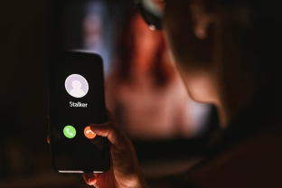 Vieno paspaudimo kaina: štai kaip skambutis per „WhatsApp“ gali kainuoti šimtus eurų