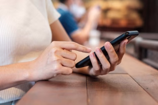 Gavote vieną iš šių žinučių į savo telefoną? Tučtuojau jas ištrinkite, kitu atveju galite likti ir be visų santaupų