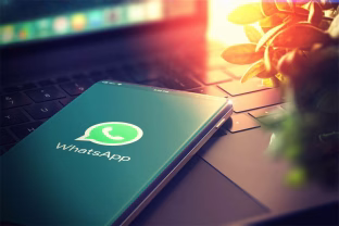 Suklusti turėtų visi „WhatsApp“ naudotojai: virusas blokuoja paskyras per kelias valandas, kaip apsisaugoti?