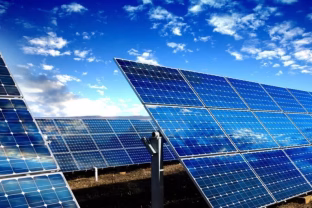 „Ignitis renewables“ tęsia plėtrą Latvijoje: Stelpės saulės parko pirmasis etapas pasiekė veiklos pradžią