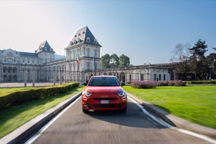 Pristatytas naujasis „Fiat 600 Hybrid“: itališko stiliaus „miestietis“
