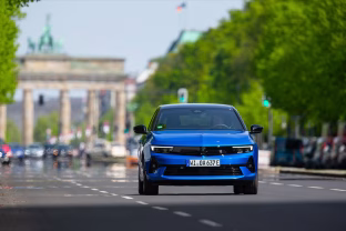Naujų automobilių kontrolės sistemos: geriau fiziniai mygtukai ar lietimui jautrus ekranas?