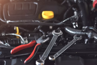 Mechanikai įspėja vairuotojus: šio garso automobilyje negalima ignoruoti, gresia tūkstantinės išlaidos