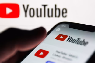 „Google“ sprendimas pykdo suaugusius: kai kuriems „YouTube“ naudotojams tenka įrodinėti, kad jie ne vaikai