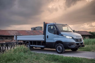 Ateičiai paruoštas transportas: naujoji elektrinių furgonų era beldžia į verslo vartus