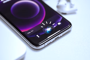 „Apple“ ir toliau nesiseka su dirbtiniu intelektu: pasitraukė neseniai paskirtas „Apple AI“ vadovas