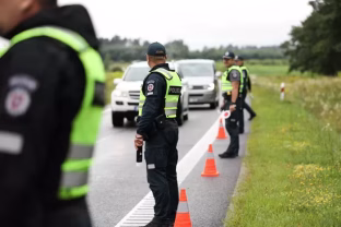 Policijos surengto reido rezultatai šokiravo: vairuotojai gavo baudas, tai kas užfiksuota sostinės gatvėse stebina