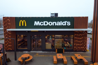 Paprastas receptas, kuris pavyks kiekvienam: legendinis, traškus vyšnių pyraėlis kaip iš „McDonald’s“