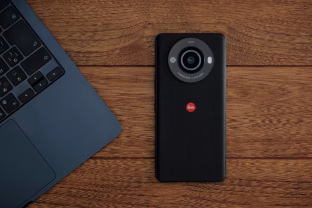 „Leica“ pristatė išskirtinį išmanųjį telefoną: debiutavo trečios kartos bendrovės flagmanas su 1 colio sensoriumi ir įspūdingu OLED ekranu