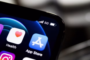 „Apple“ testuoja Europos Komisijos kantrybę: programėlių parduotuvėje atsirado specialus perspėjimas