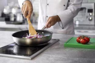 Vienas triukas, kuris pakeis jūsų kepimą visiems laikams: šefai atskleidė paprastą triuką, kurį žino tik išrinktieji