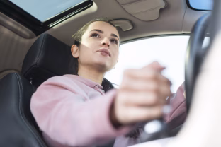 Padarei šią klaidą statydamas automobilį? Pavarų dėžės remontas gali kainuoti tūkstančius eurų