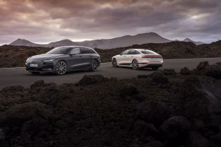 „Audi“ pristato naujas dar 2021 metais debiutavusio „A6 e-tron“ modelio versijas: naujieji „Sportback“ ir „Avant“ modeliai nustato dizaino ir nuvažiuojamo atstumo standartus