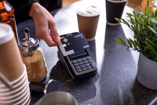 Negalėsite atlikti mokėjimų, pasitikrinti savo sąskaitos: bankas informuoja apie sutrikimus, palies visus klientus
