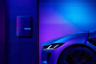 Elektriniai automobiliai kelia didžiulį galvos skausmą net ir gamintojams: „Jaguar“ vadovas atskleidė, kokį sudėtingą kelią teko nueiti, pereinant prie elektromobilių