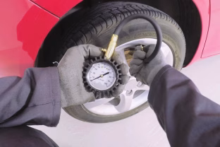 Nematomi žiemos spąstai: netinkamas slėgis padangose yra tarsi bomba po tavo automobilio ratais