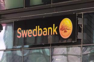 „Swedbank“ nebeteiks šios paslaugos savo klientams: banko žingsnis supykdė žmones, pasakė, kas keisis