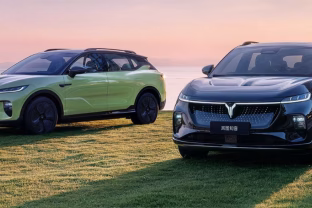 „Tesla“ sulaukė dar vieno konkurento iš Kinijos: pristatytas naujasis „Voyah Zhiyin“ visureigis, kuris bus parduodamas ir už Kinijos ribų, paskelbta ir jo kaina