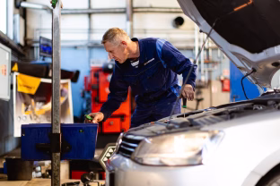 Mechanikai rėžė be jokių užuolankų: šie automobiliai genda rečiausiai, geriau surasti praktiškai neįmanoma