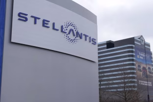 JAV vyriausybė remia elektrinių transporto priemonių revoliuciją: bendra „Stellantis“ ir „Samsung“ įmonė užsitikrino įspūdingo dydžio paskolą