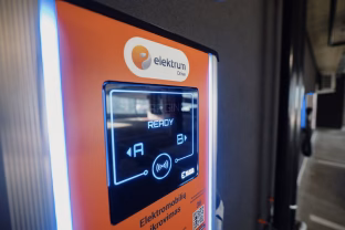 Šimtai naujų vietų, kurios pakeis ne tik automobilį, bet ir visą elektromobilio įkrovimo patirtį