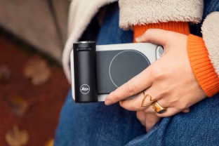 „Leica“ pristato specialų priedą „iPhone“ išmaniųjų telefonų turėtojams: tai leis pakelti mobilią fotografiją į kitą lygį, tačiau kaina bus įkandama ne visiems